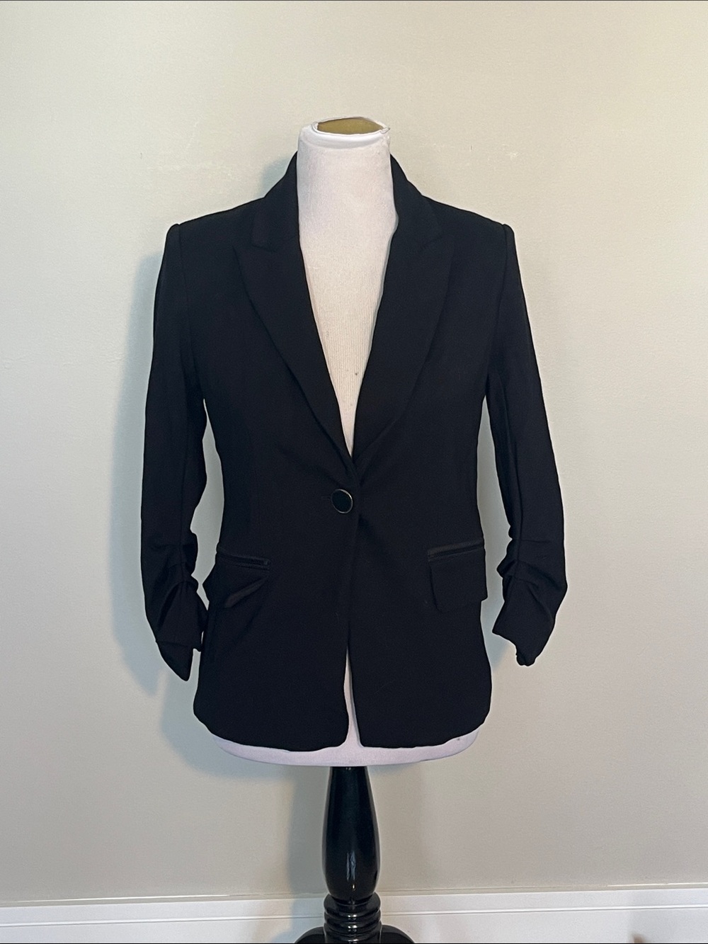 Elie Tahari Black Single-Button Blazer